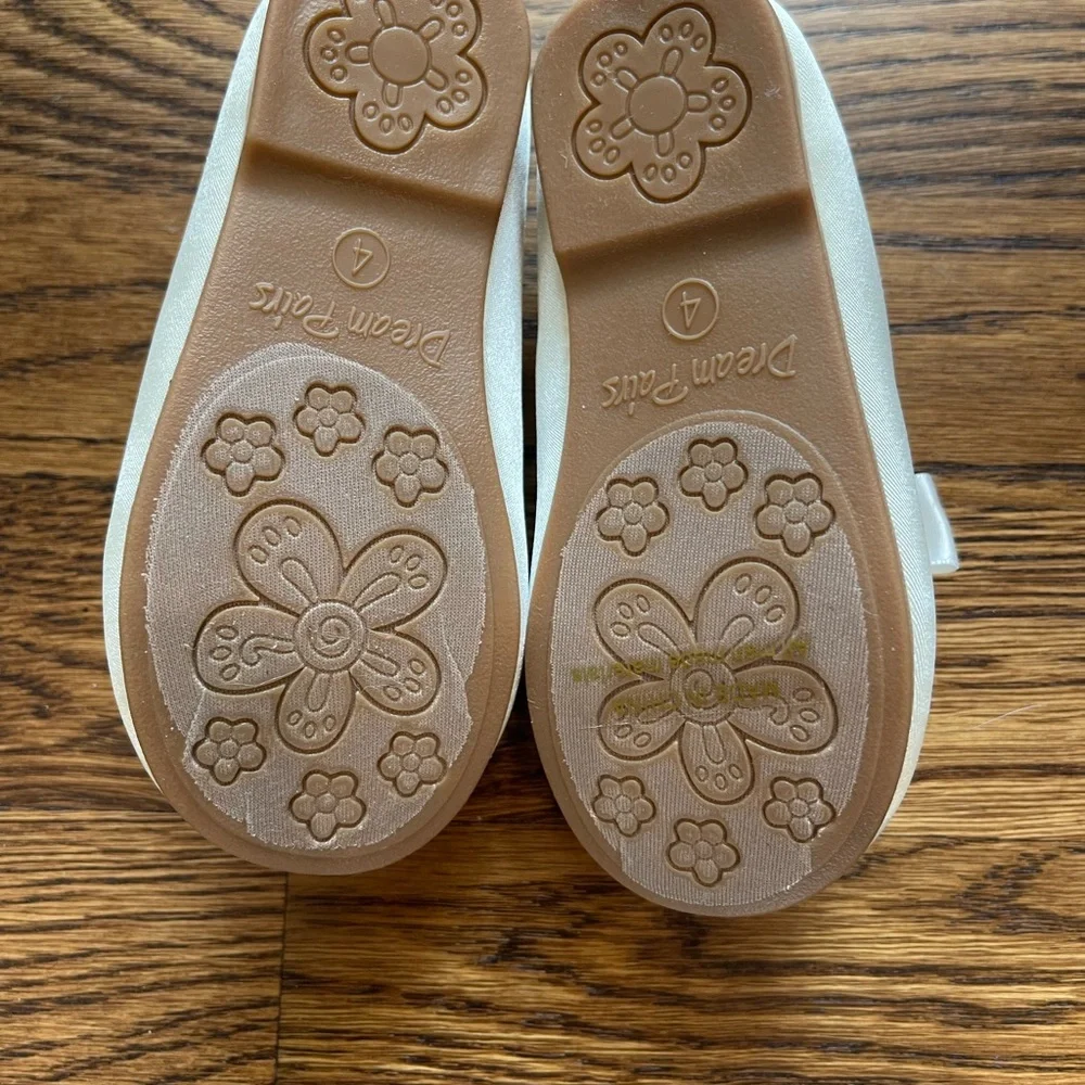 NWOT Dream Pairs Girls Satin Toddler Dressy Ballet Flats Size 4